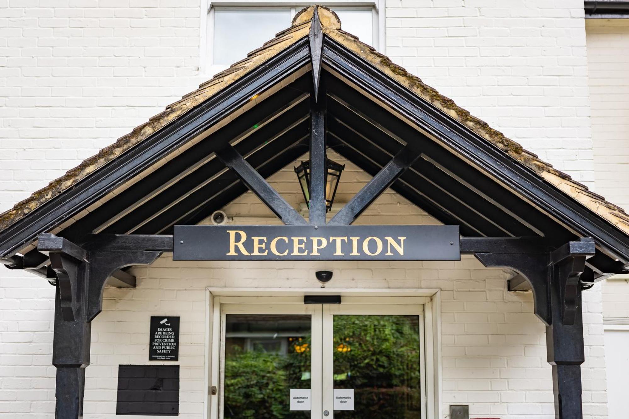 The Red Lion Hotel Hillingdon Exterior foto